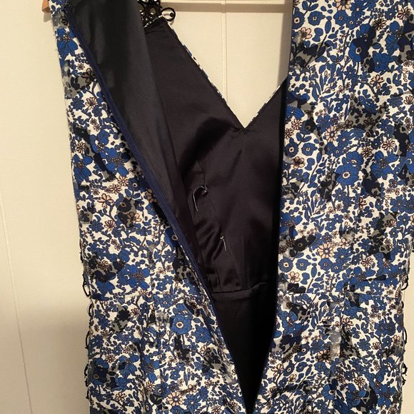 Elie Tahari V-Neck Sleeveless Blue and Black Floral Lace Wren Dress Size 8 - Picture 13 of 13